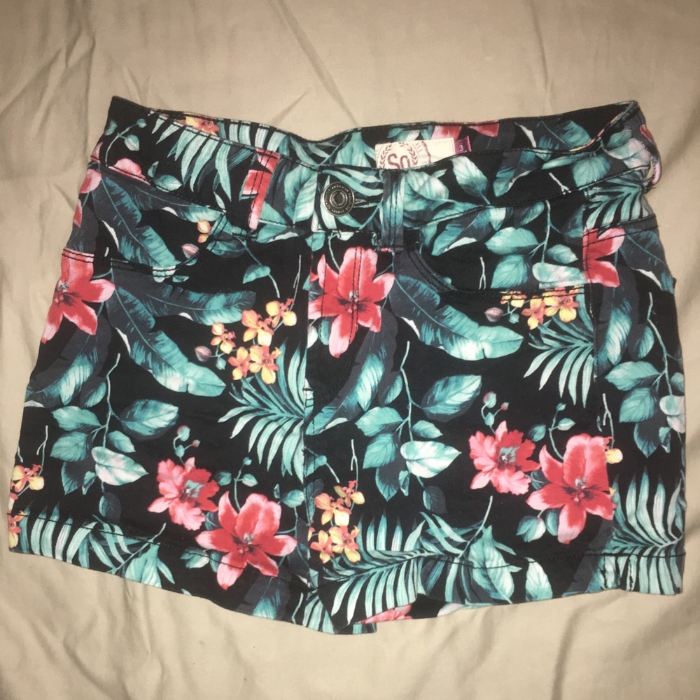 SO junior sz 3 floral shorts